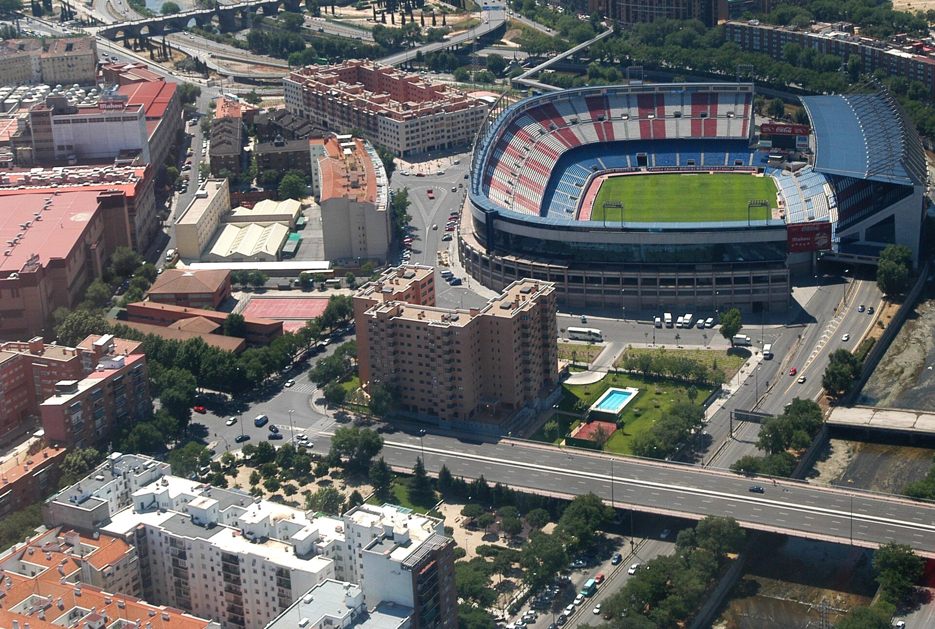 (Vista parcial de Arganzuela y del Calcerón) Aprobado el nuevo ámbito Mahou-Calderón (01) (cropped).jpg — illustrating What Is Arganzuela, and What Is Madrid Río? Explained