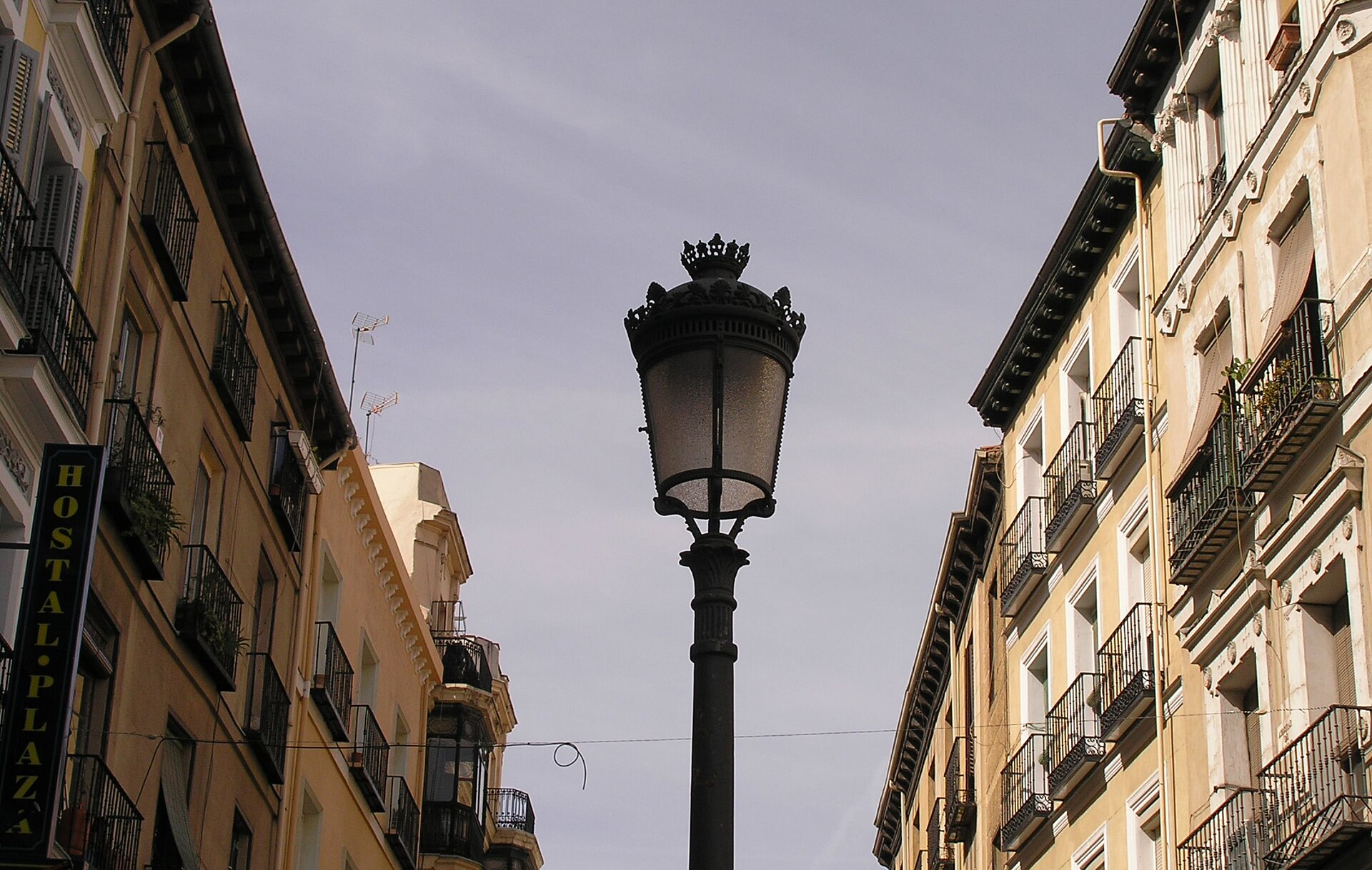 Barrio de las Letras-2 (4787448258).jpg — illustrating What Is the Barrio de las Letras, and Who Lived There?
