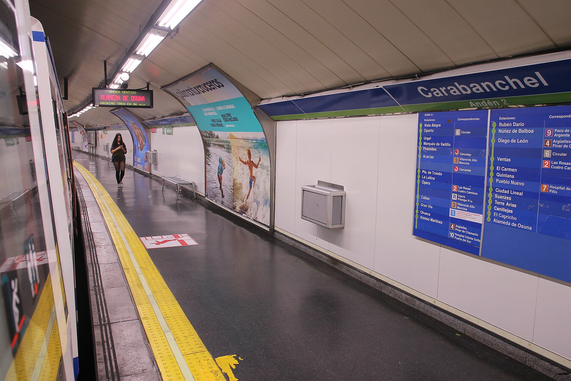 Platform area at Carabanchel station, Madrid