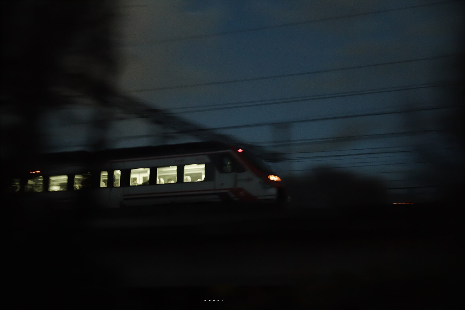 Cercanias RENFE - Parque Lineal del Manzanares - Section II - Madrid 02.jpg