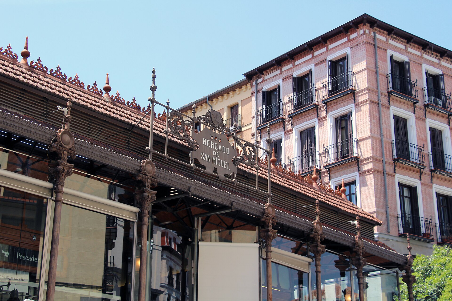 Madrid - Mercado de San Miguel (35214014294).jpg — illustrating Churros con Chocolate: The Tradition Behind Madrid’s Dish