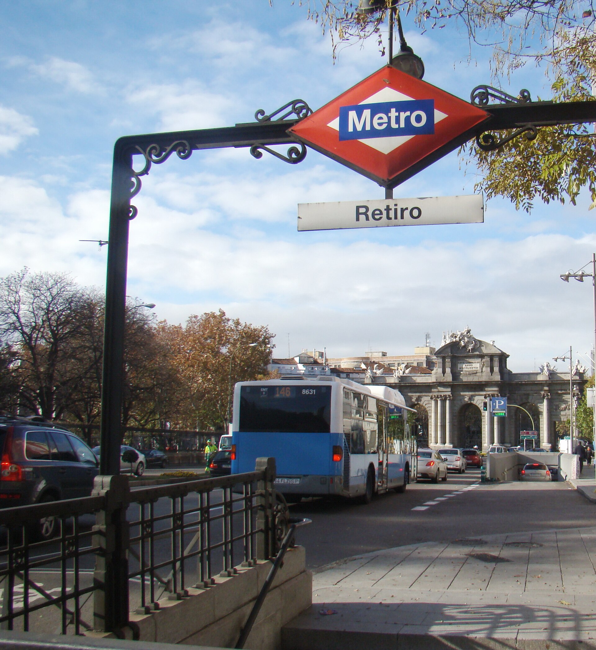 Retiro metro station on Calle de Alcalá, with the Puerta de Alcalá behind