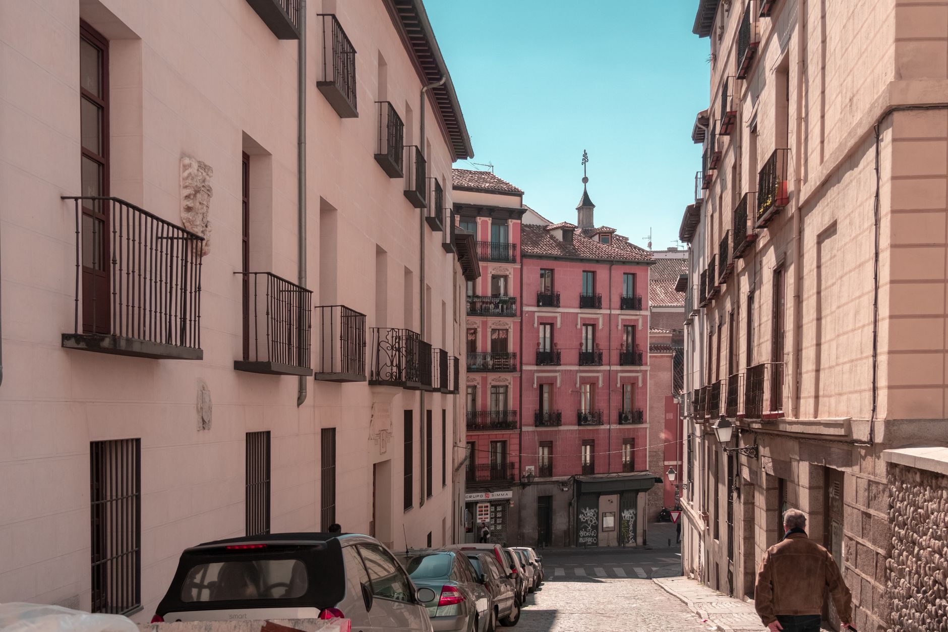 Discover a quaint street in Madrid with classic architecture and a warm atmosphere. — illustrating How Does Renting a Flat in Madrid Actually Work?