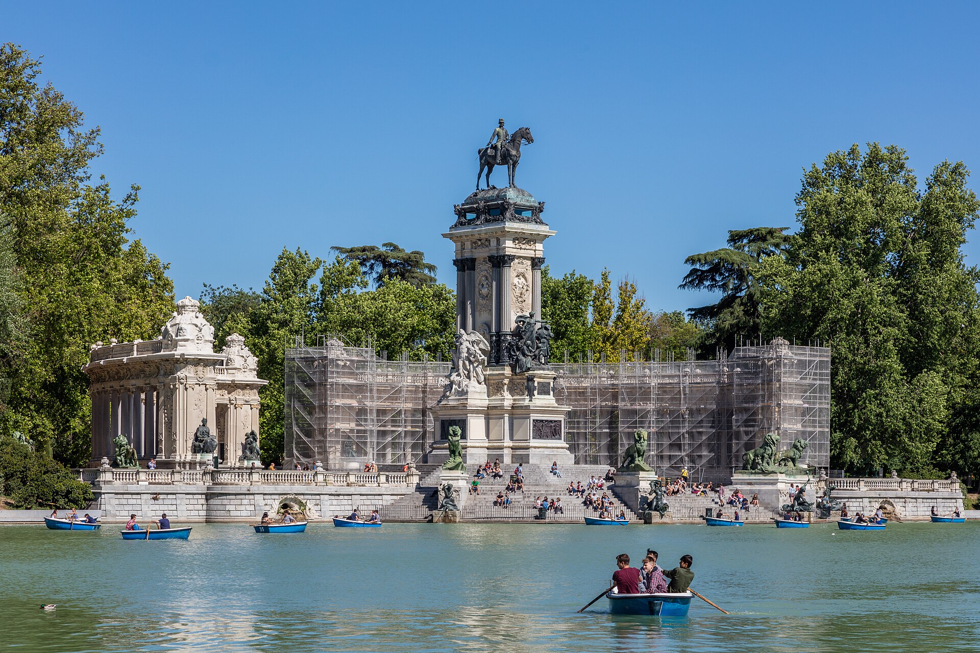 Estanque del Retiro, Parque del Retiro, Madrid, España, 2017-05-18, DD 16.jpg