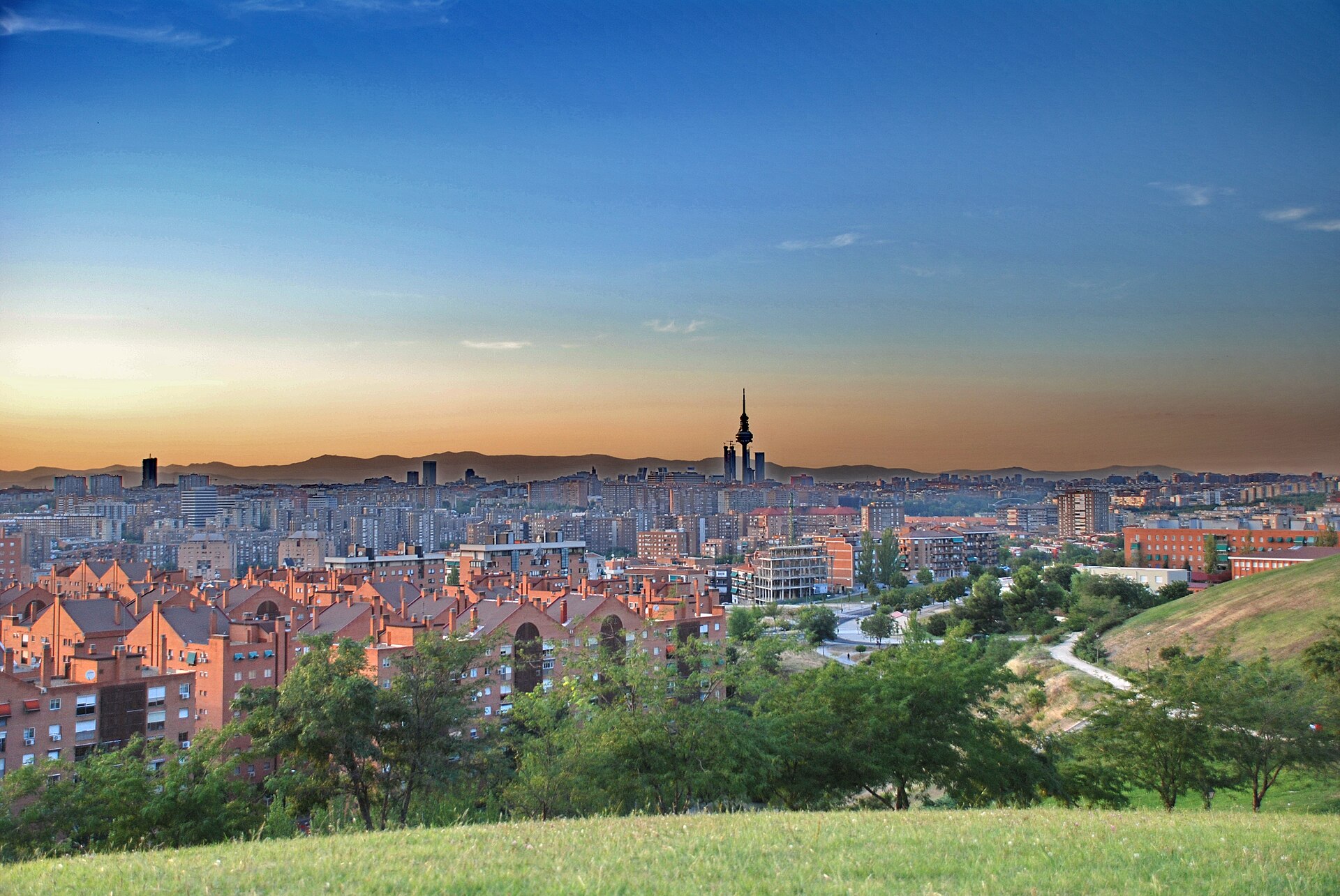 Madrid skyline seen from the hills of Cerro del Tío Pío