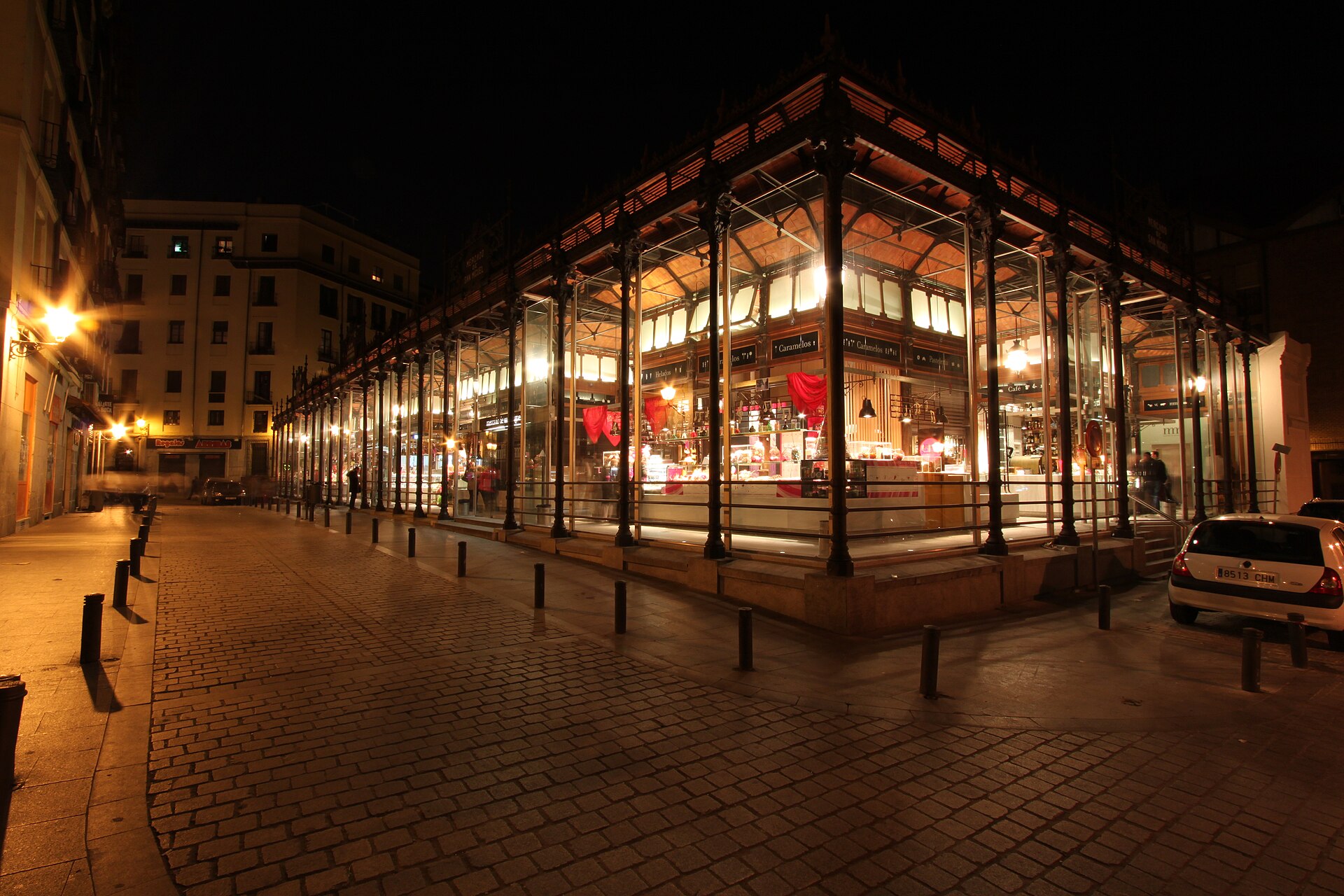 View of the Mercado de San Miguel market in Madrid