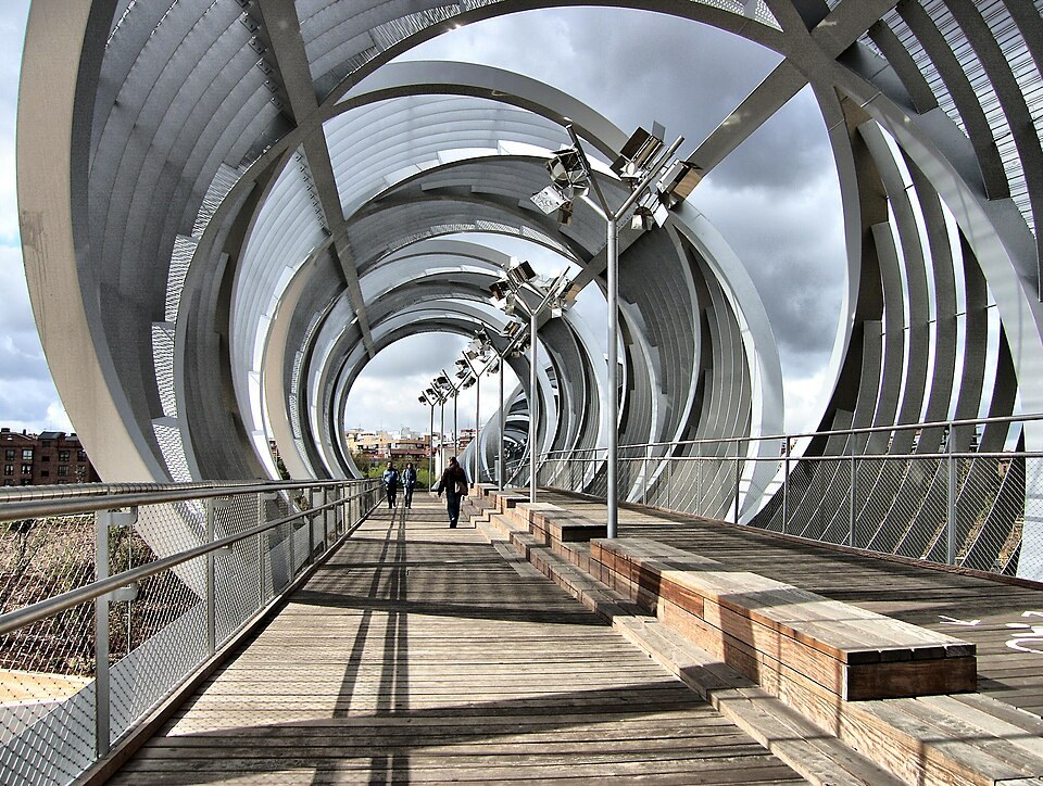 Inside the spiral of the Arganzuela footbridge over the Manzanares