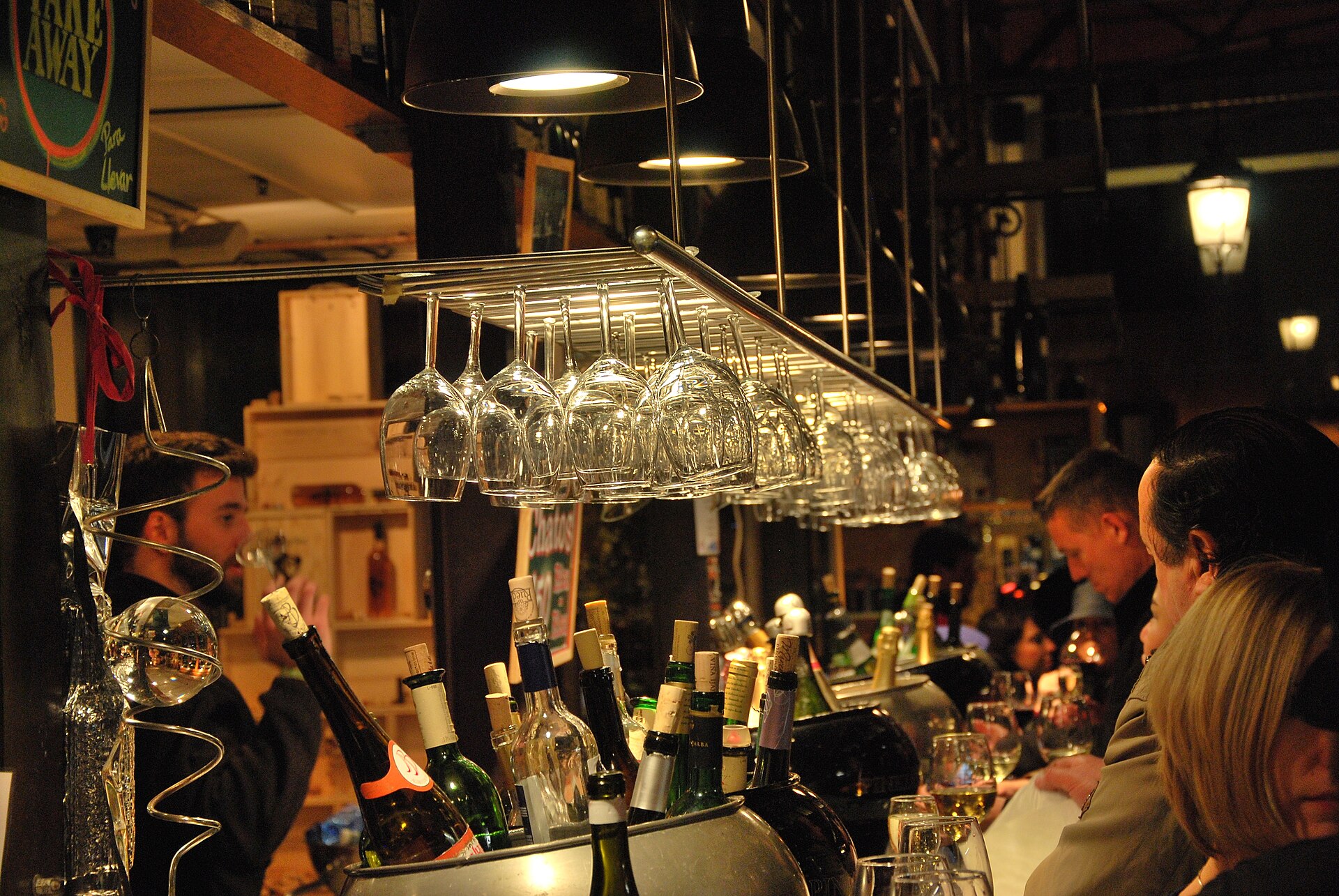 Interior of Mercado de San Miguel 2015 04.jpg