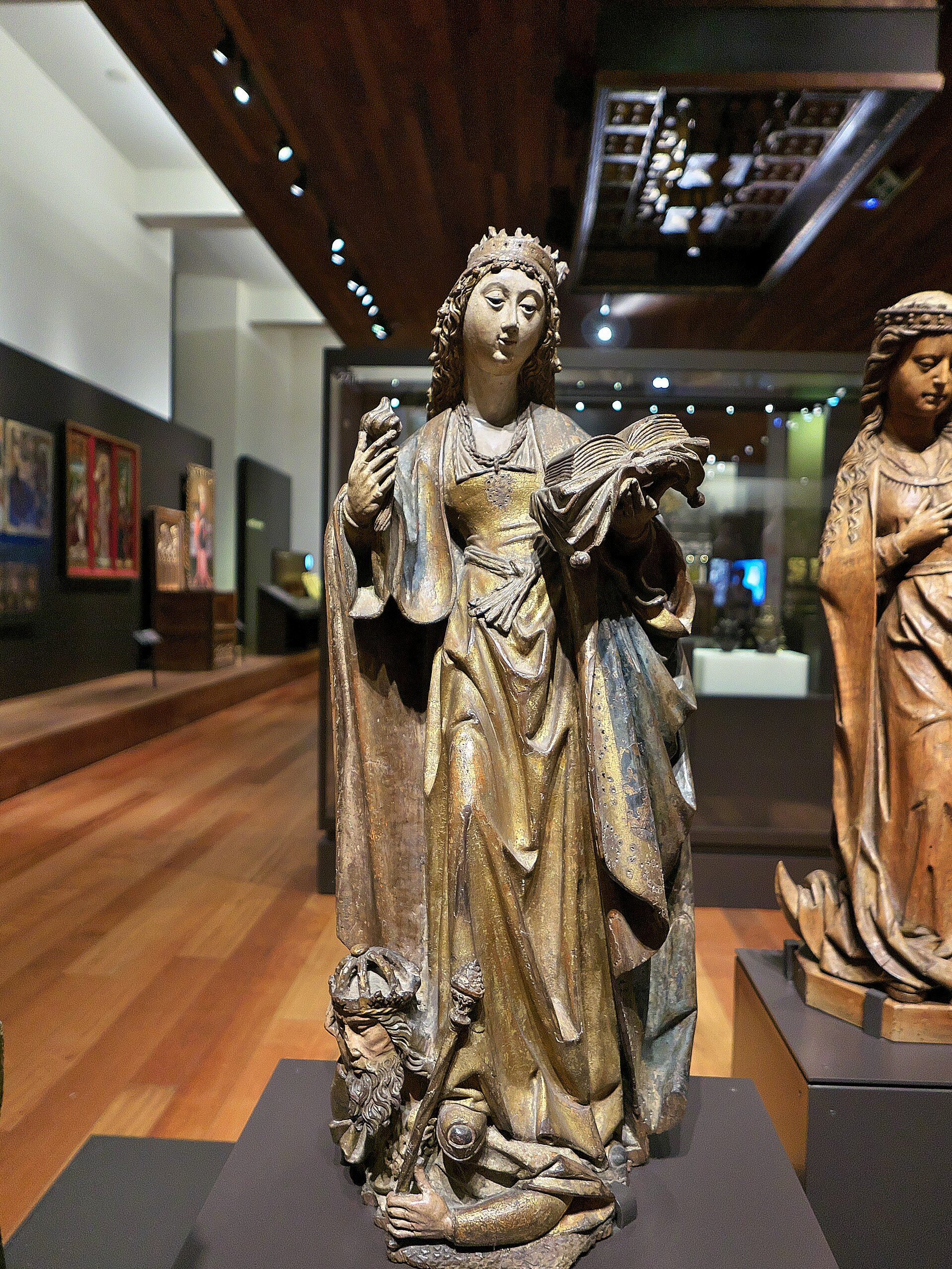 Polychrome walnut carving of Saint Catherine at the Museo Arqueológico Nacional