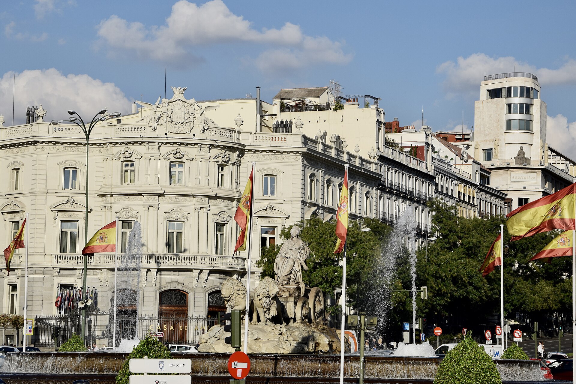 Fountain of Cybele at Plaza de Cibeles, Madrid, Spain (Ank Kumar, Infosys Limited) 04.jpg — illustrating What Is Plaza de Cibeles, and What Is the Building Behind It?