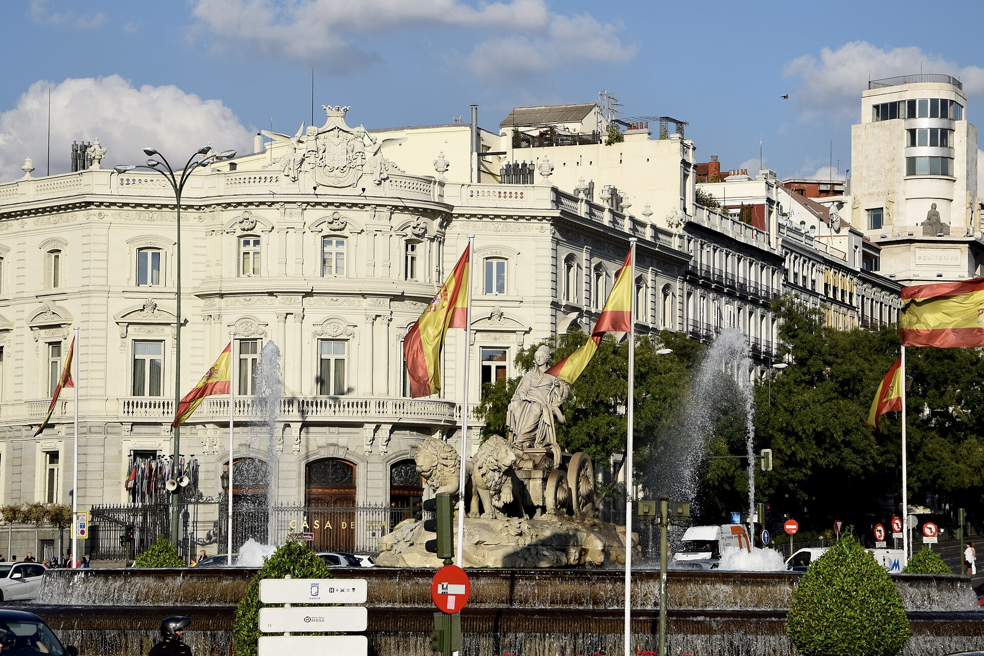 Fountain of Cybele at Plaza de Cibeles, Madrid, Spain (Ank Kumar, Infosys Limited) 03.jpg — illustrating What Is Plaza de Cibeles, and What Is the Building Behind It?