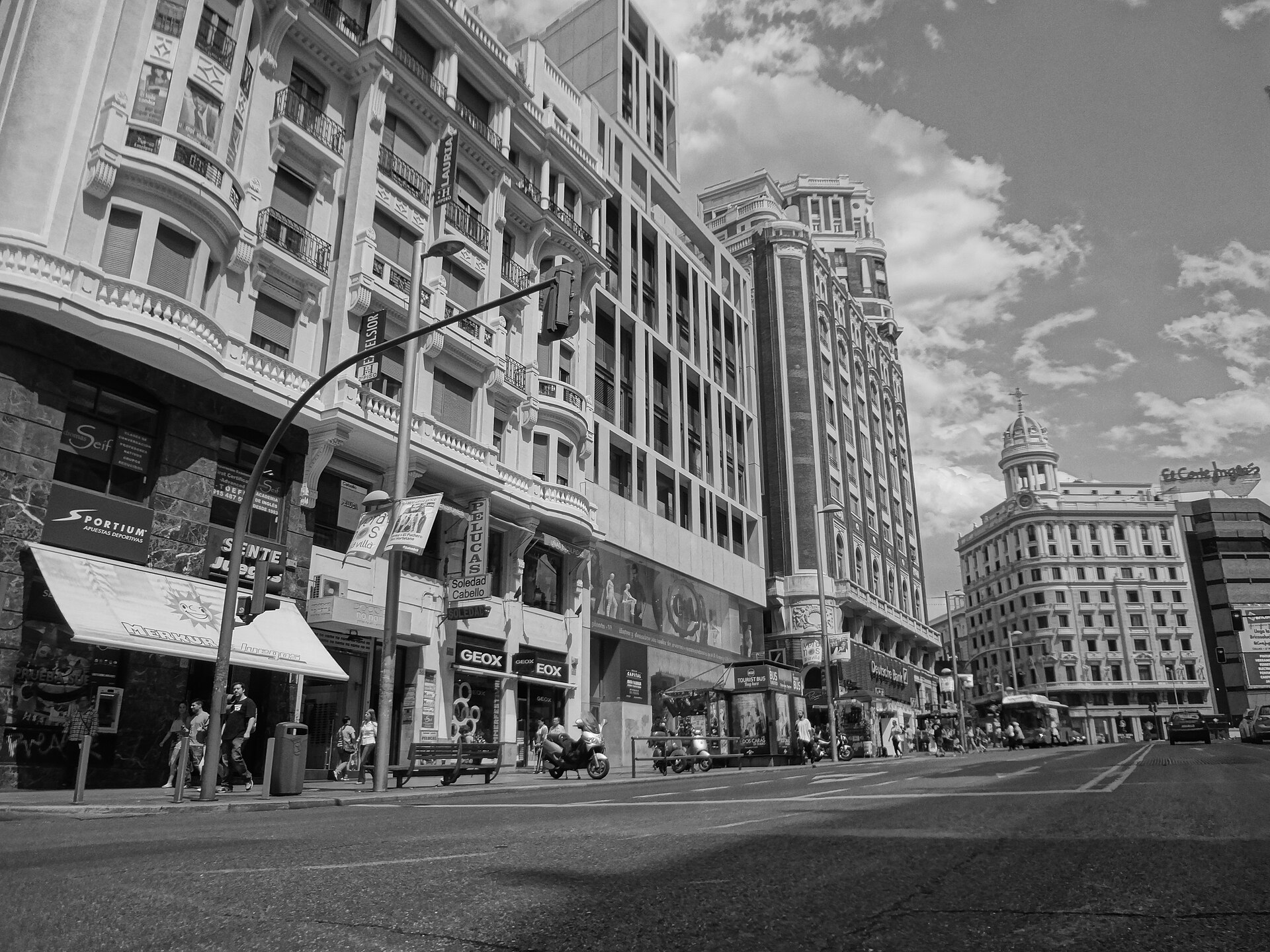 Black and white view of a building on Gran Vía, Madrid