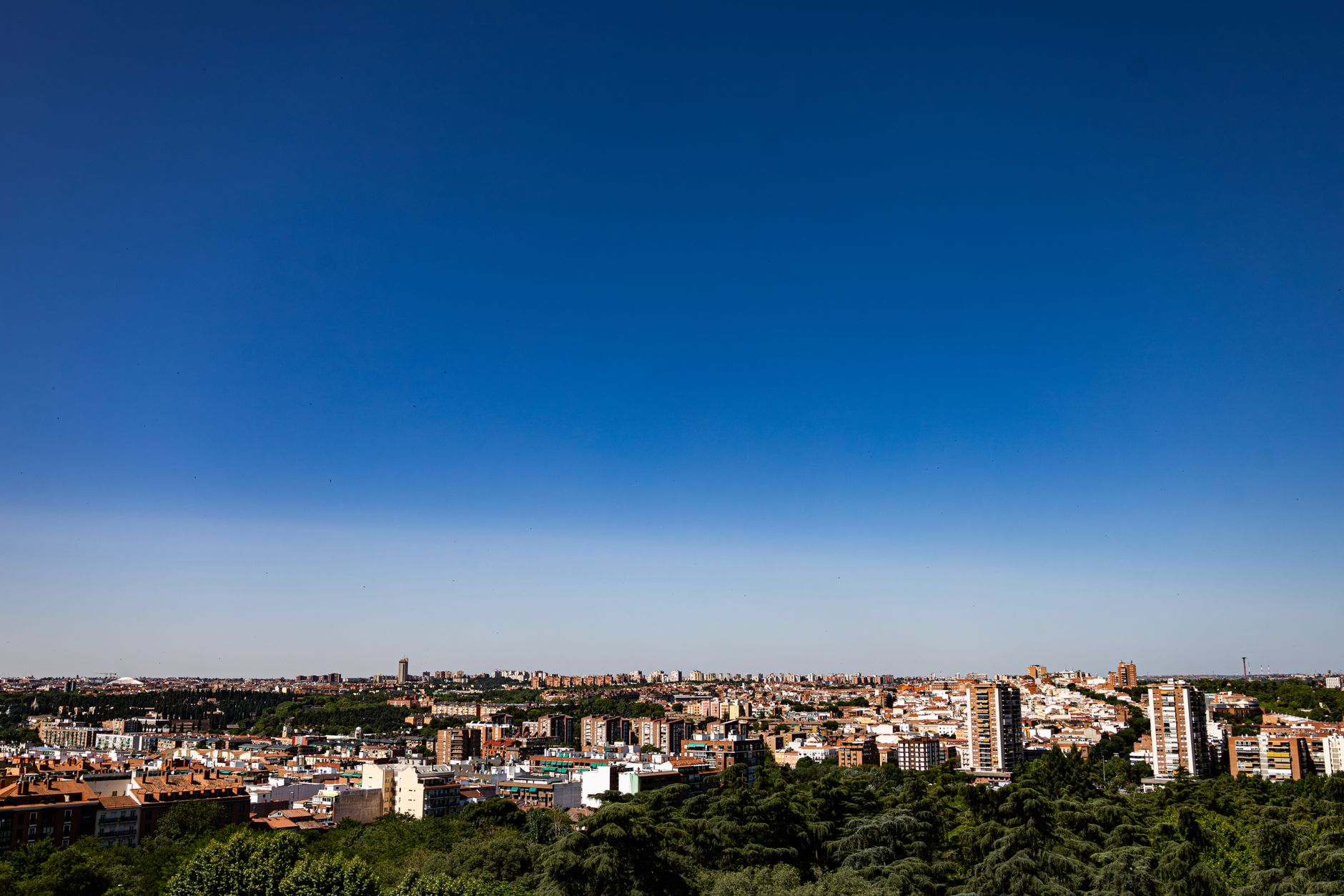 A stunning panoramic view of Madrid with a clear blue sky, showcasing urban architecture and green landscapes. — illustrating Timed Entry at Madrid’s Major Sites: What to Know