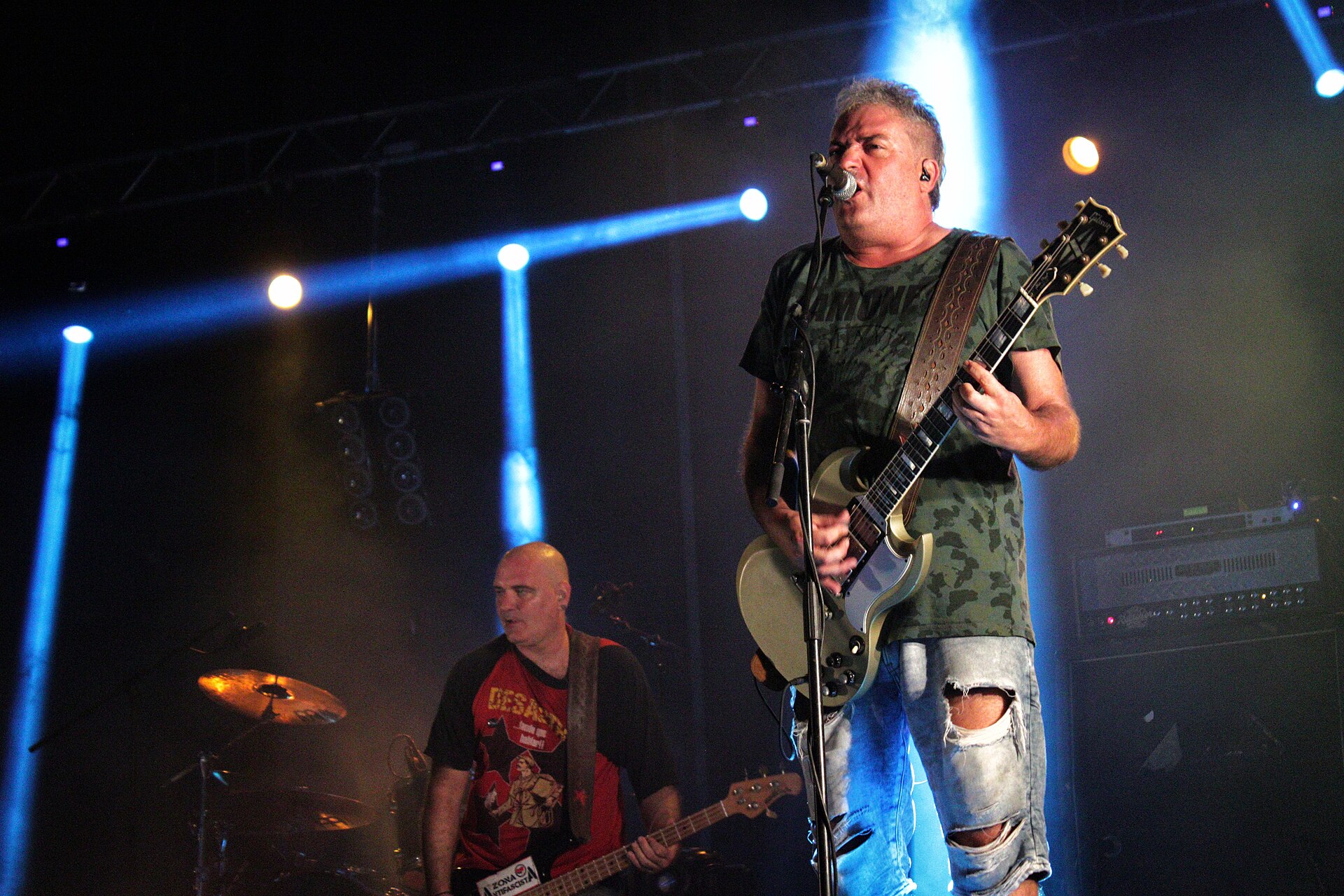 Concierto del grupo punk-rock Reincidentes en las Fiestas de Usera 06.jpg — illustrating What Is Usera, and Why Is It Known for Its Chinese Community?