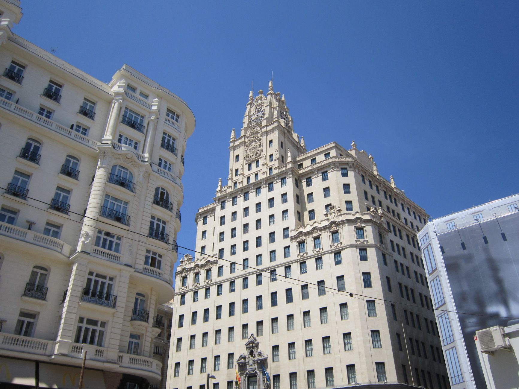 View of the Telefónica Building in Madrid showcasing its elegant architecture on a sunny day. — illustrating What Can You Reasonably See in Madrid in One Day?