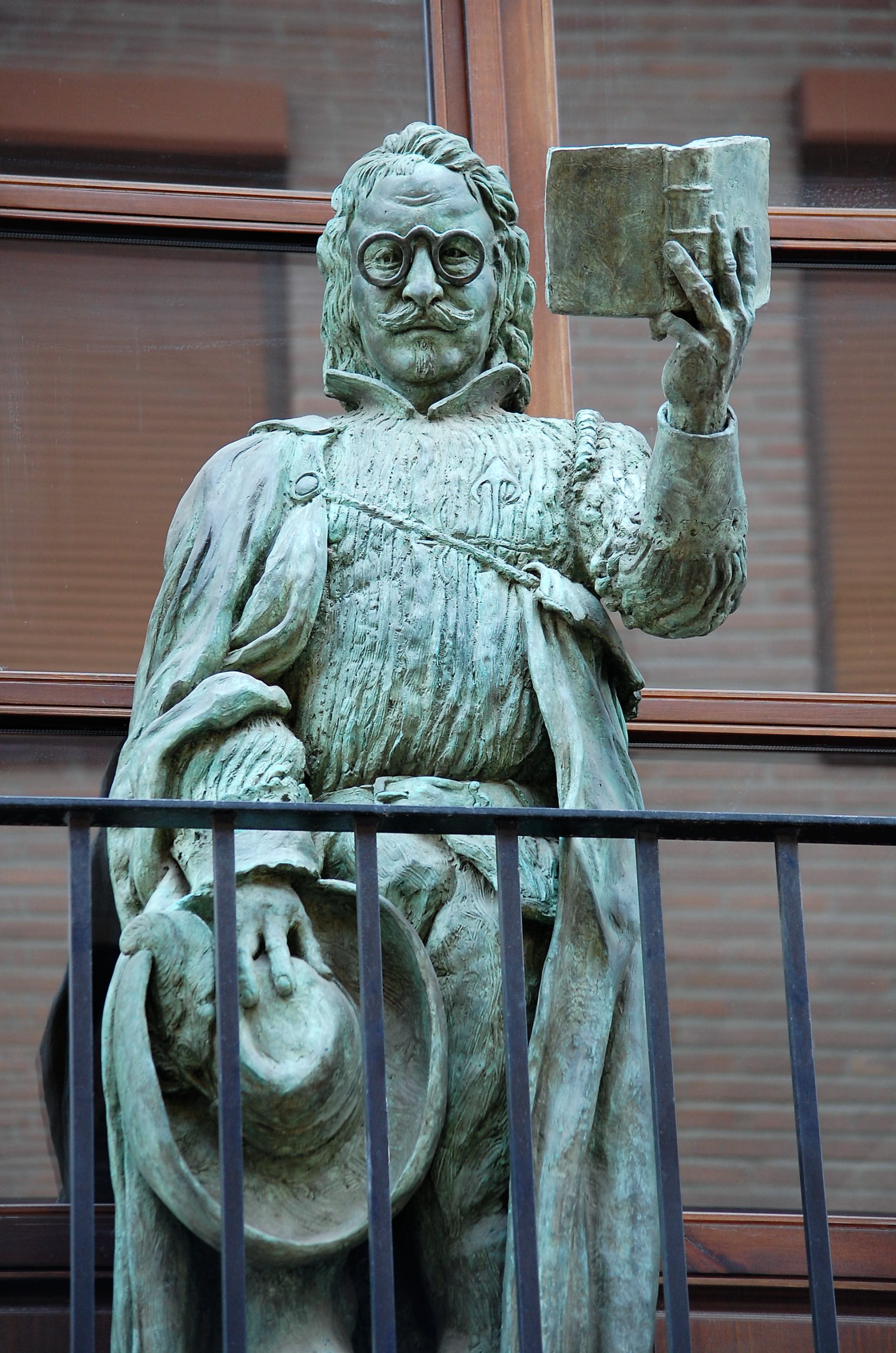 Statue of Francisco de Quevedo on a balcony in calle Escritorios, Alcalá de Henares