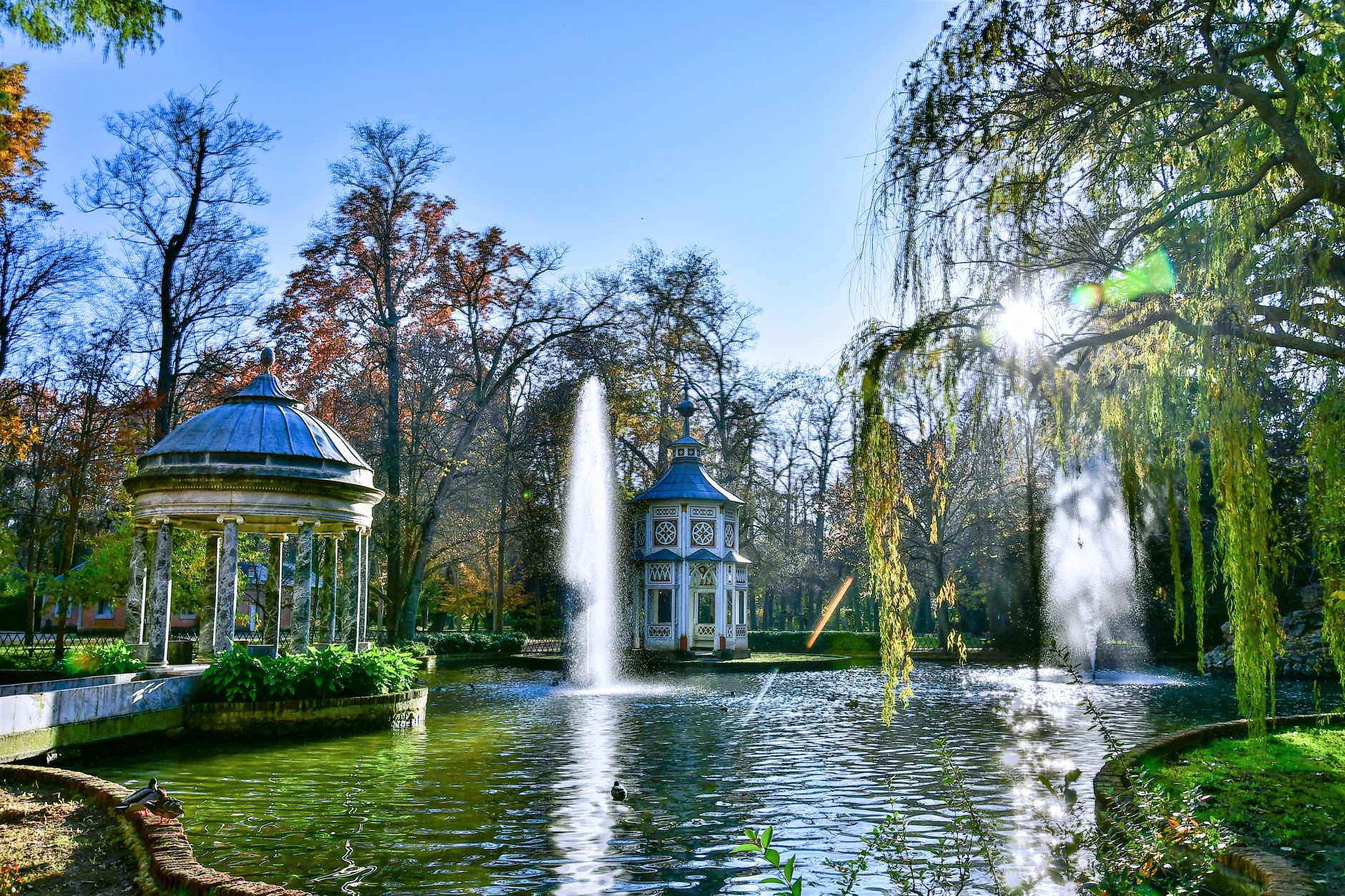Captivating autumn scene with fountains and gazebo in Aranjuez Park, Madrid, Spain. — illustrating What Is Aranjuez? Madrid's Royal Garden Town Explained