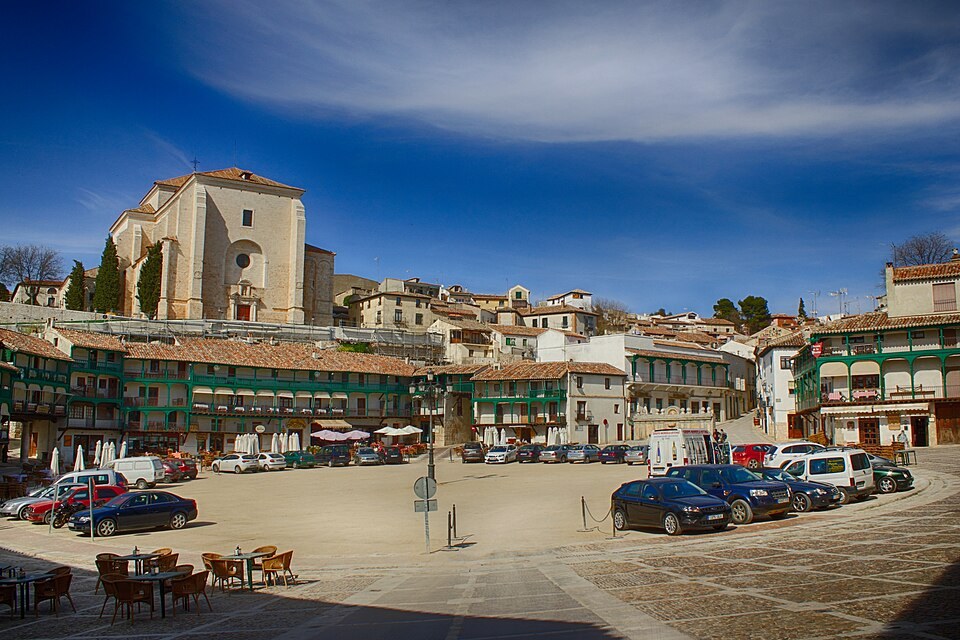 The arcaded Plaza Mayor of Chinchón with its wooden balconies