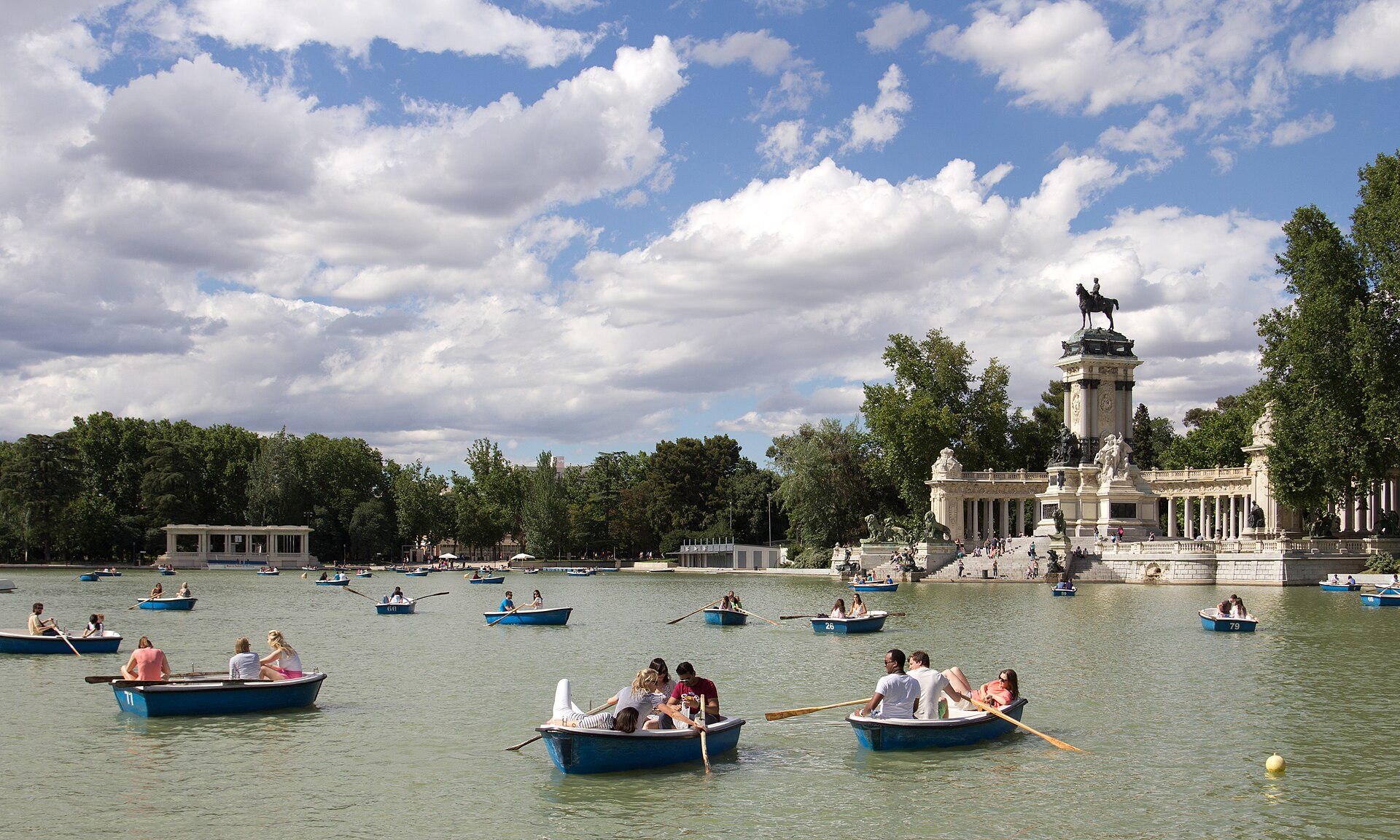 The large pond in Madrid's Parque del Retiro