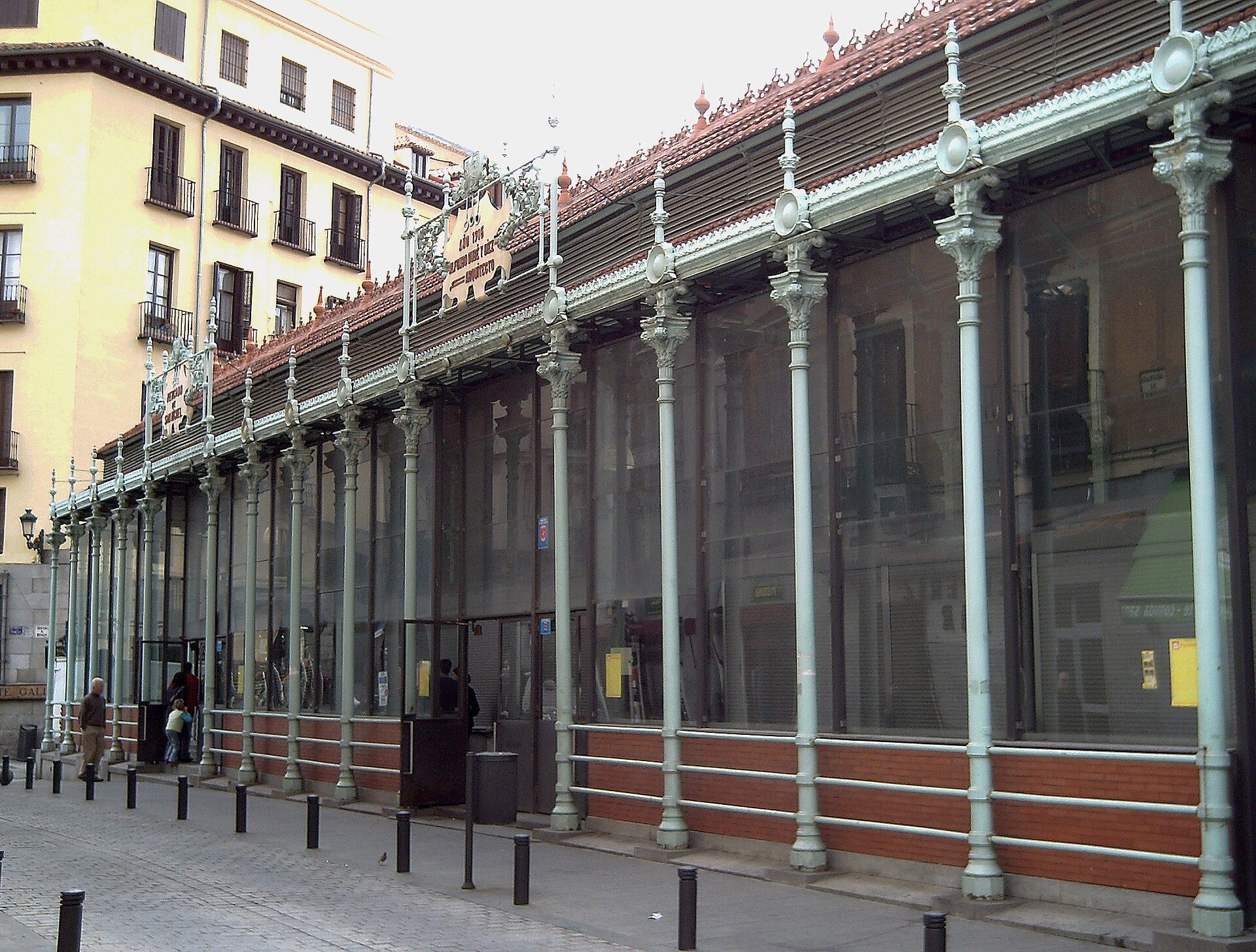 Mercado de San Miguel (Madrid) 01.jpg — illustrating Which Dishes Are Actually Associated With Madrid?