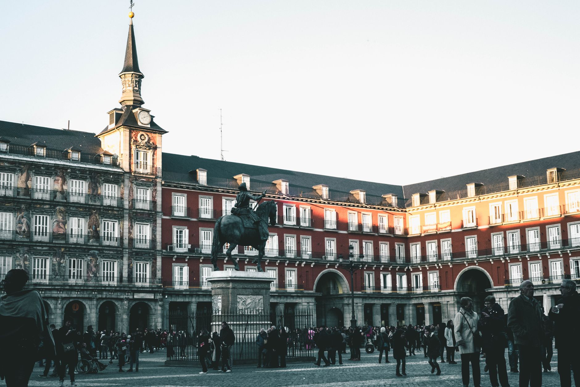 A lively scene at Plaza Mayor, Madrid, featuring historic architecture and a statue. — illustrating Why Do So Many Madrid Museums Close on Mondays?