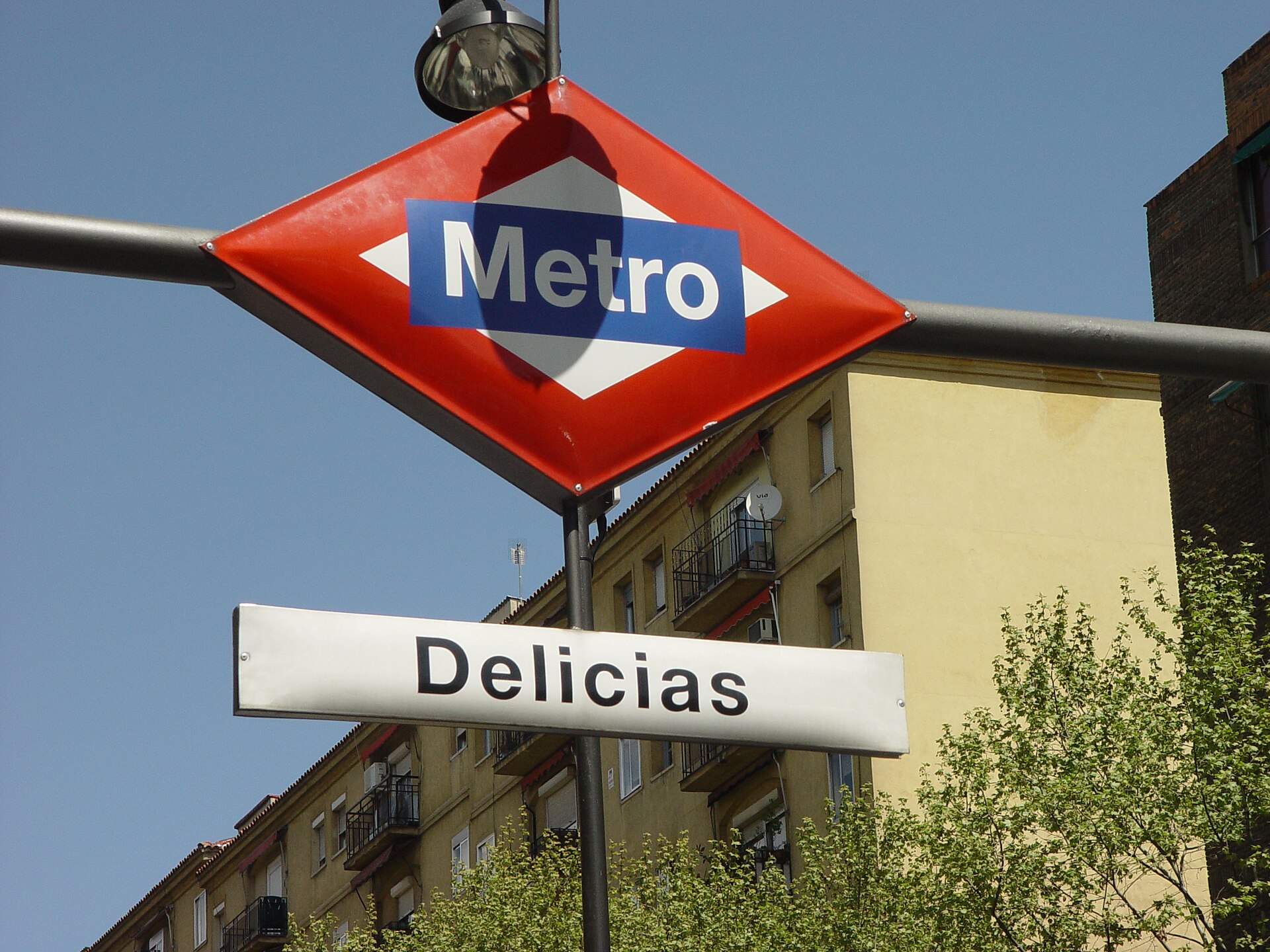 Madrid Metro Sign